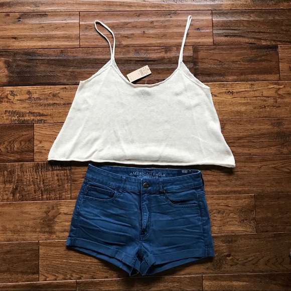 🆕🆕AE Cream Crop Top - Picture 2 of 5