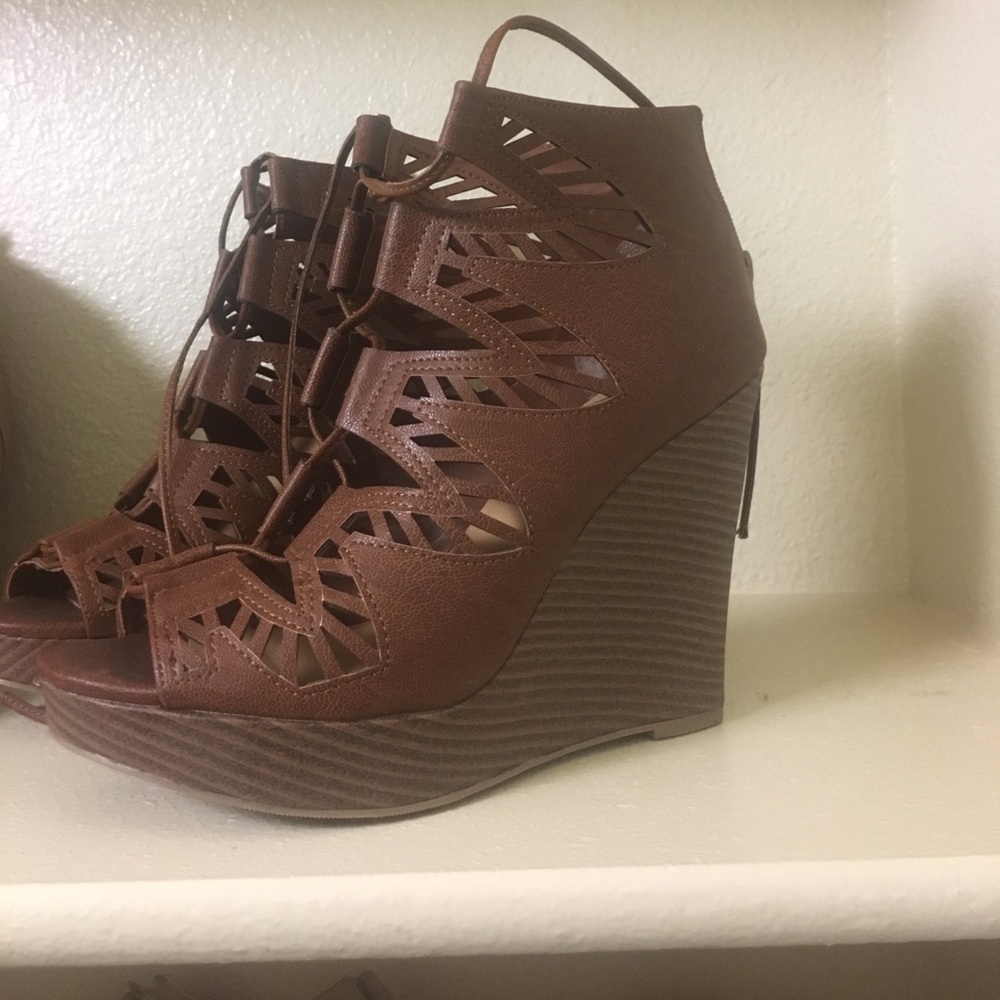 Dollhouse wedges