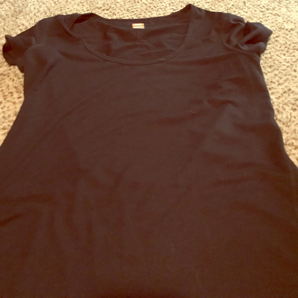 SOLD EUC Lucy Workout Tee