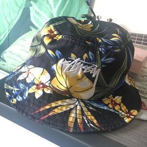 Stussy Floral Bucket Hat (S/M)
