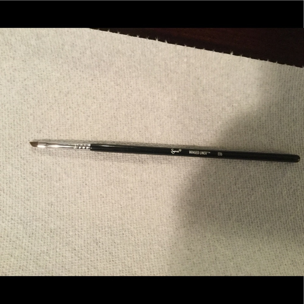 Sigma Eo6 slant tip brush