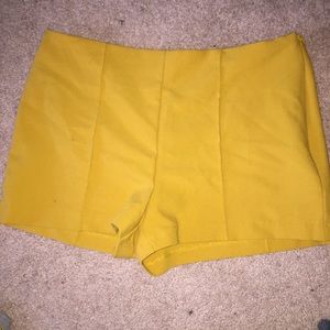 HIGHWAISTED MUSTARD YELLOW SHORTS
