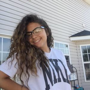 Meet your Posher, Thalia