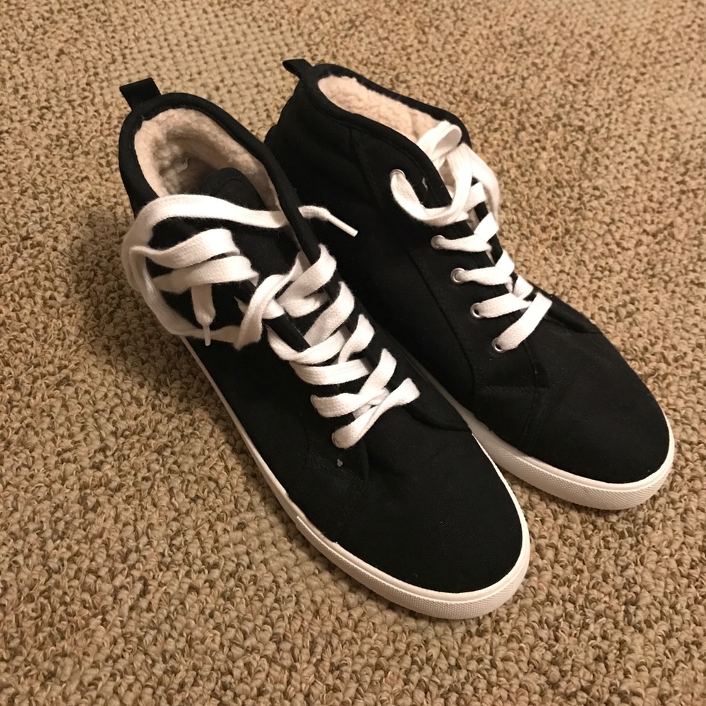 Black cloth sneakers with fur on the inside