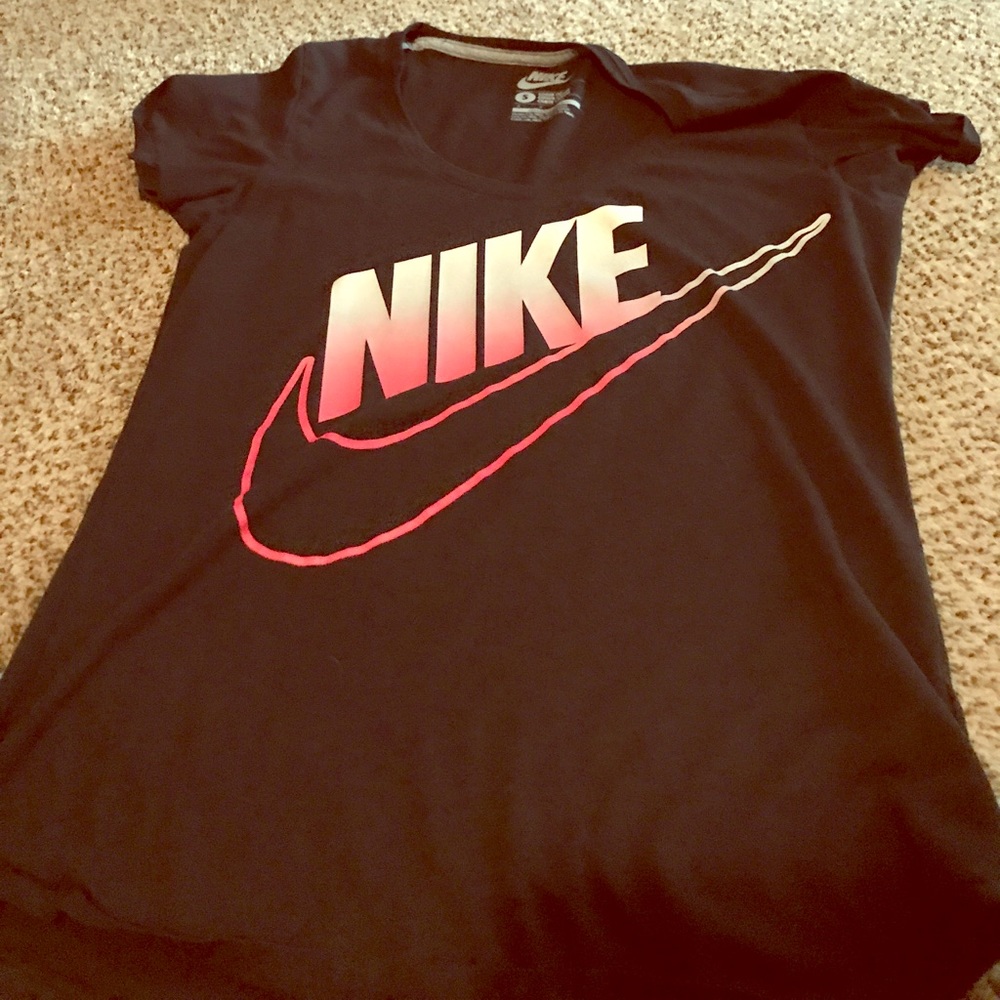 EUC NIKE Loose Fit T-shirt
