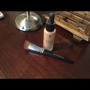 Younique Flawless mineral foundation Chiffon.