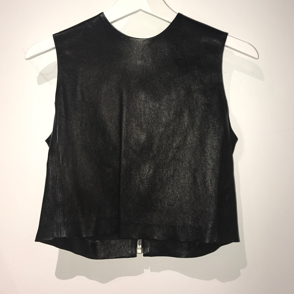 THE PERFEXT BLACK CROP SHELL