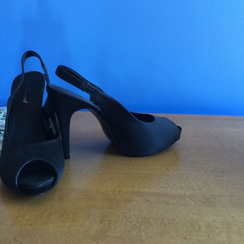 Shoes - Picture 2 of 4