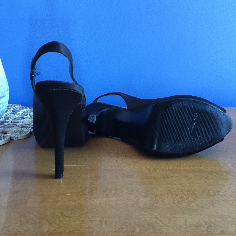 Shoes - Picture 3 of 4
