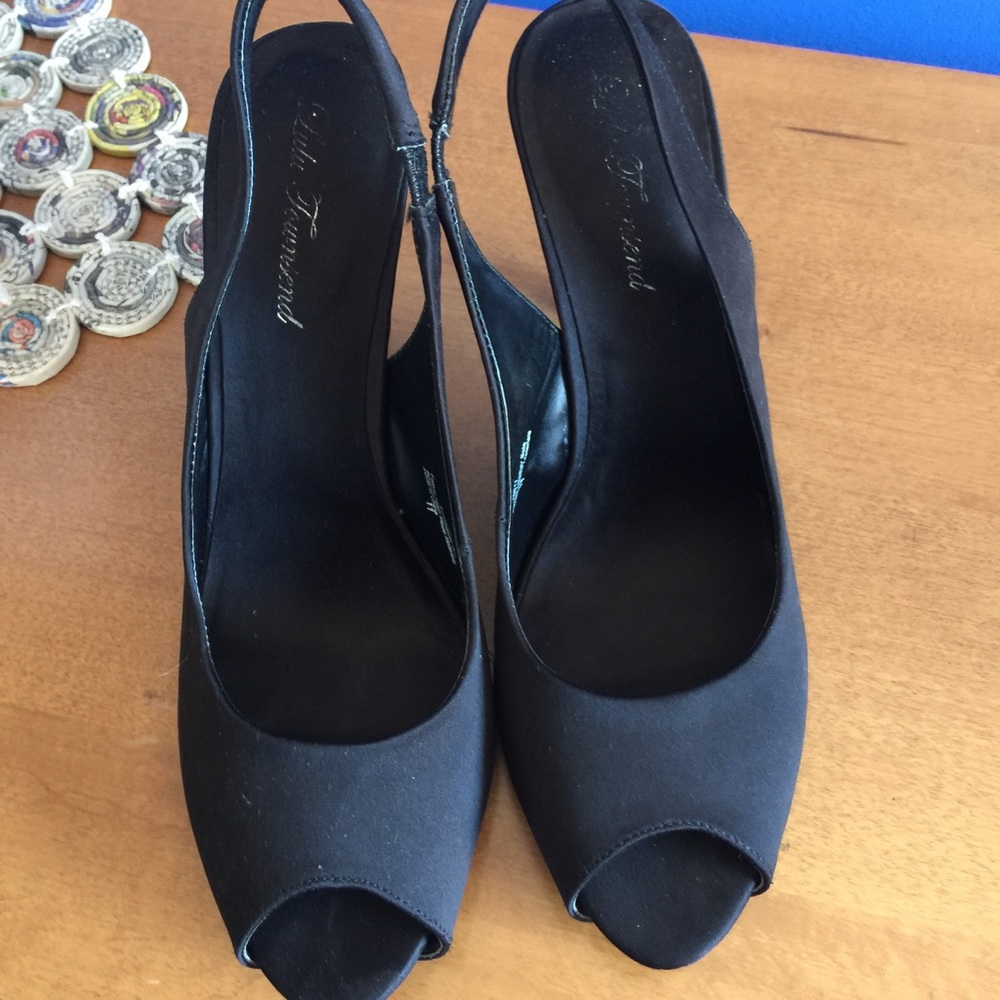 Shoes - Picture 4 of 4