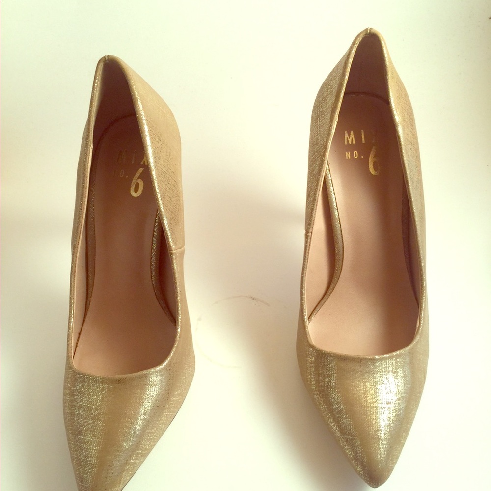 Gently used basic gold pumps