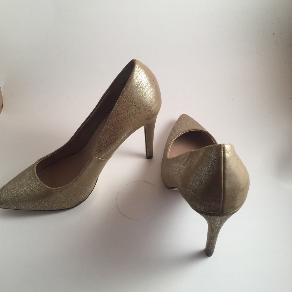 Gently used basic gold pumps - Picture 2 of 3
