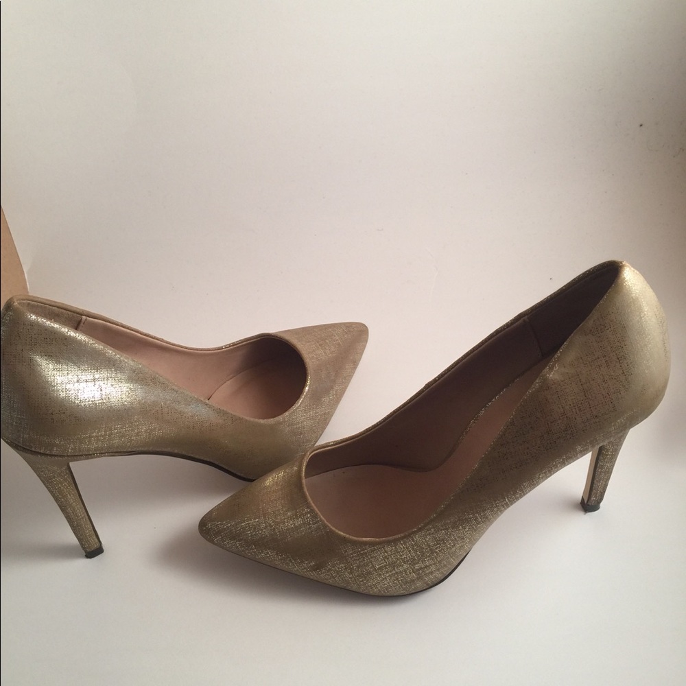 Gently used basic gold pumps - Picture 3 of 3