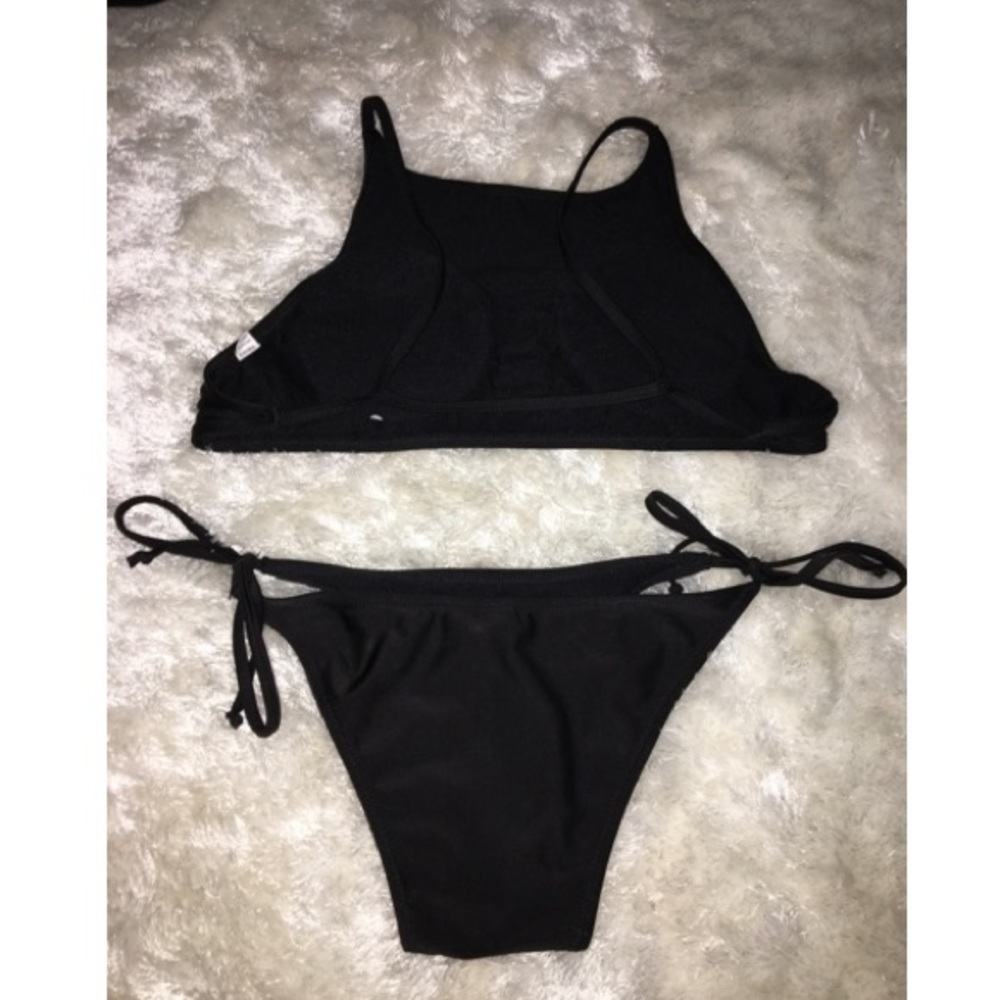 Bikini - Picture 2 of 6