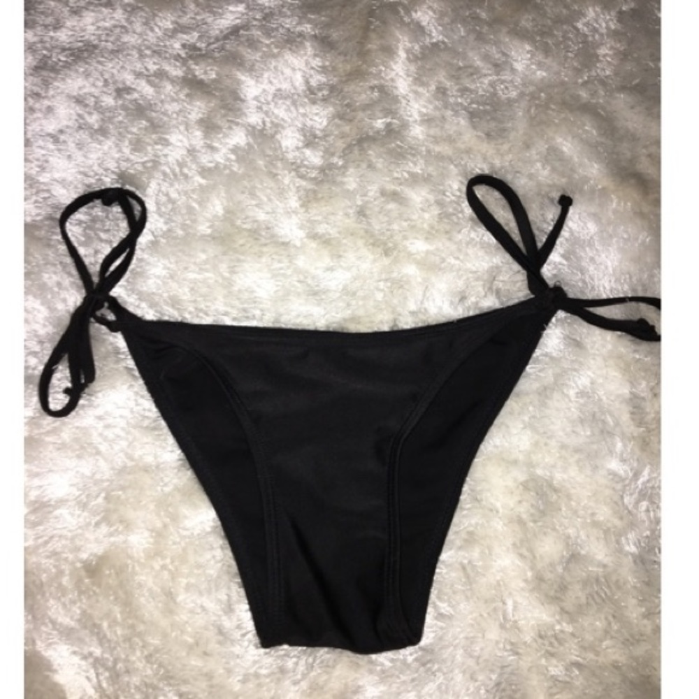 Bikini - Picture 5 of 6