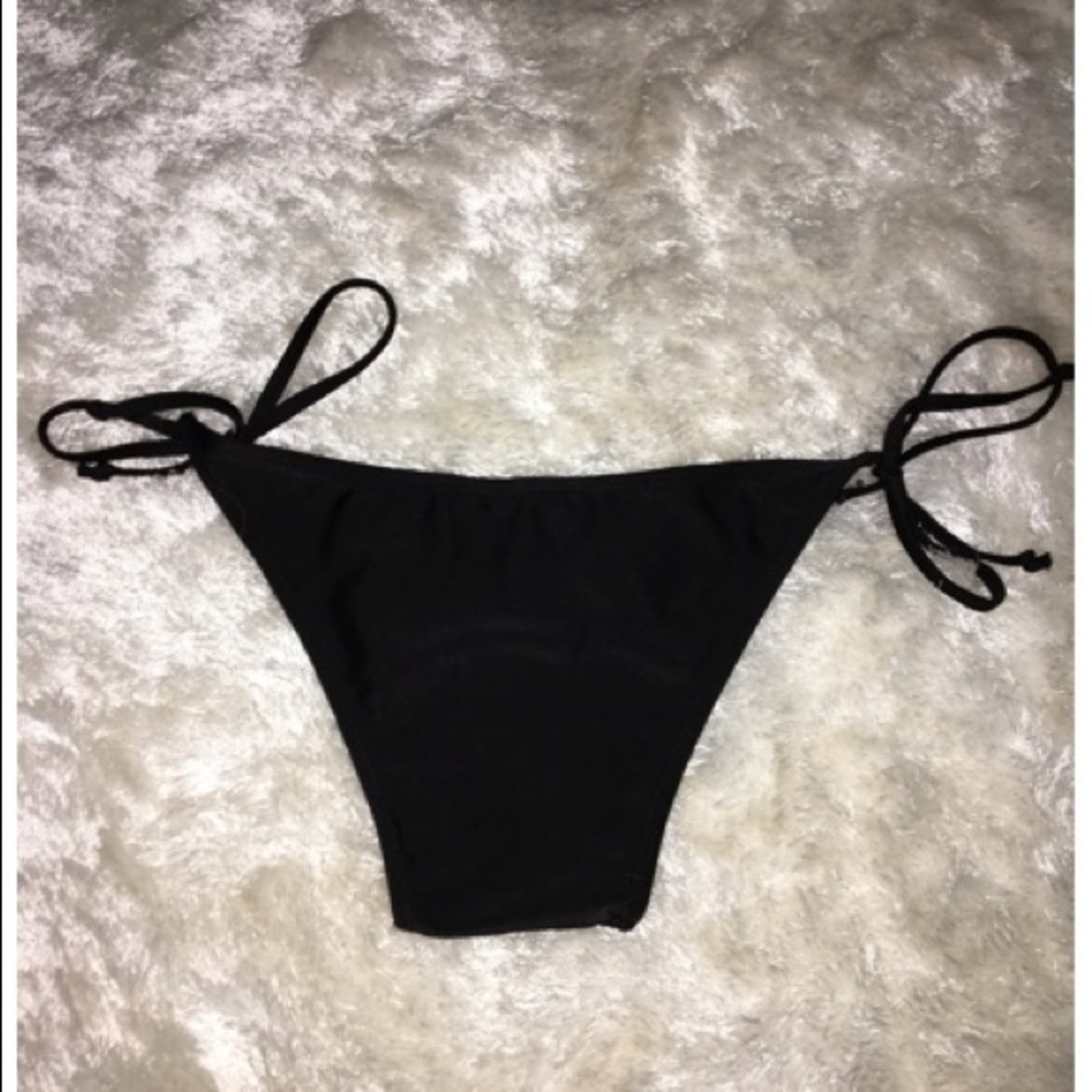 Bikini - Picture 6 of 6