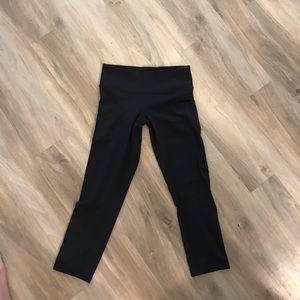 Barely worn lululemon cropped leggings
