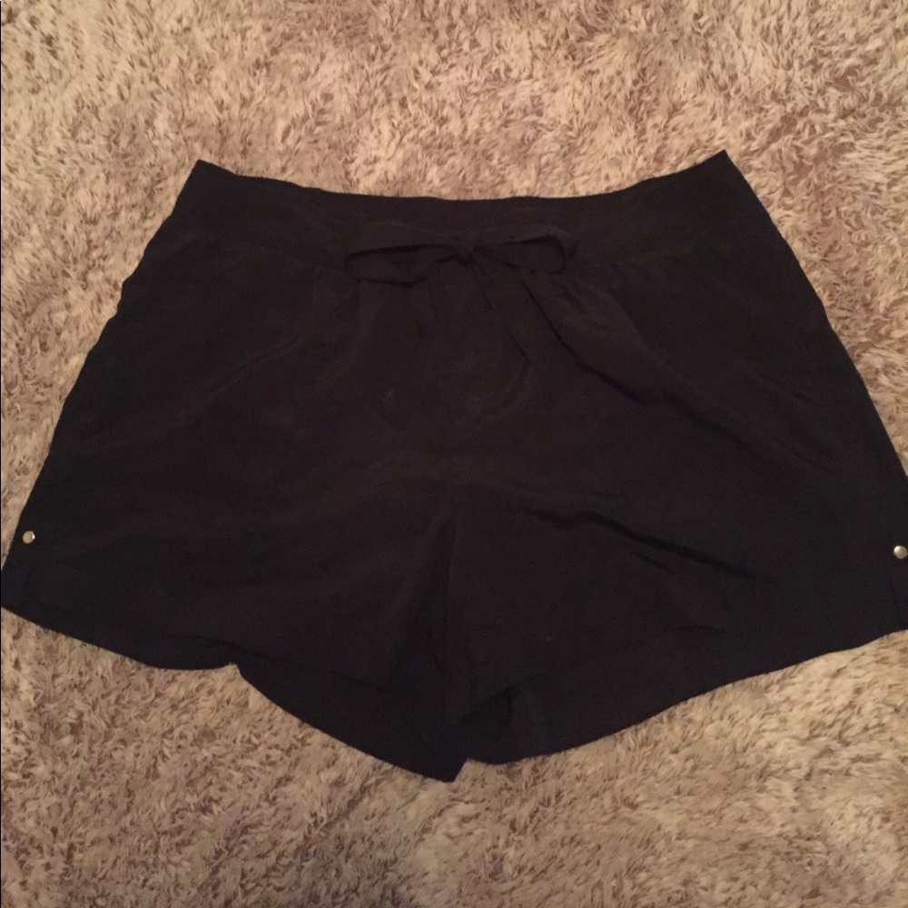 Black elastic waist shorts