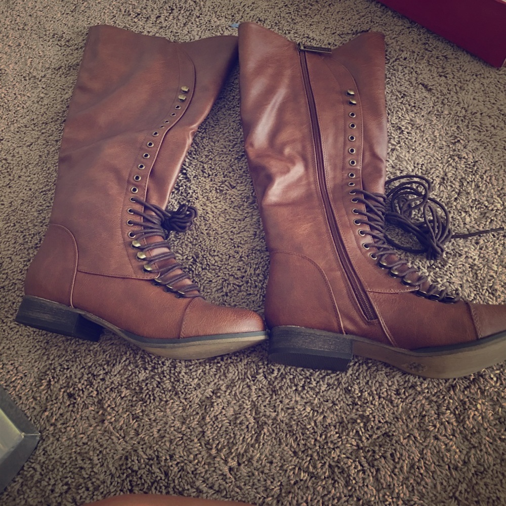 Breckelle's Brown lace-up boots.
