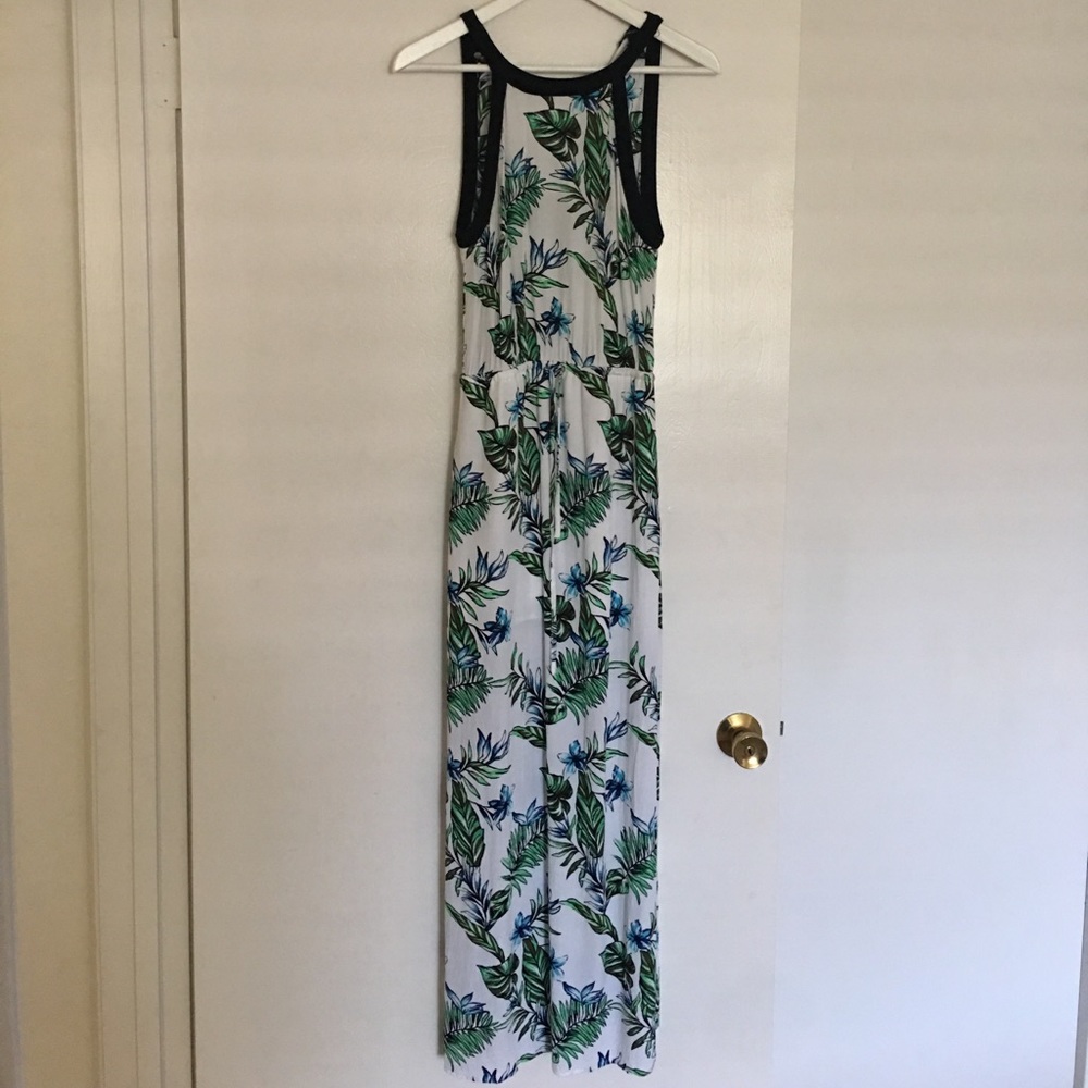 Beautiful floral long dress w/split on both sides