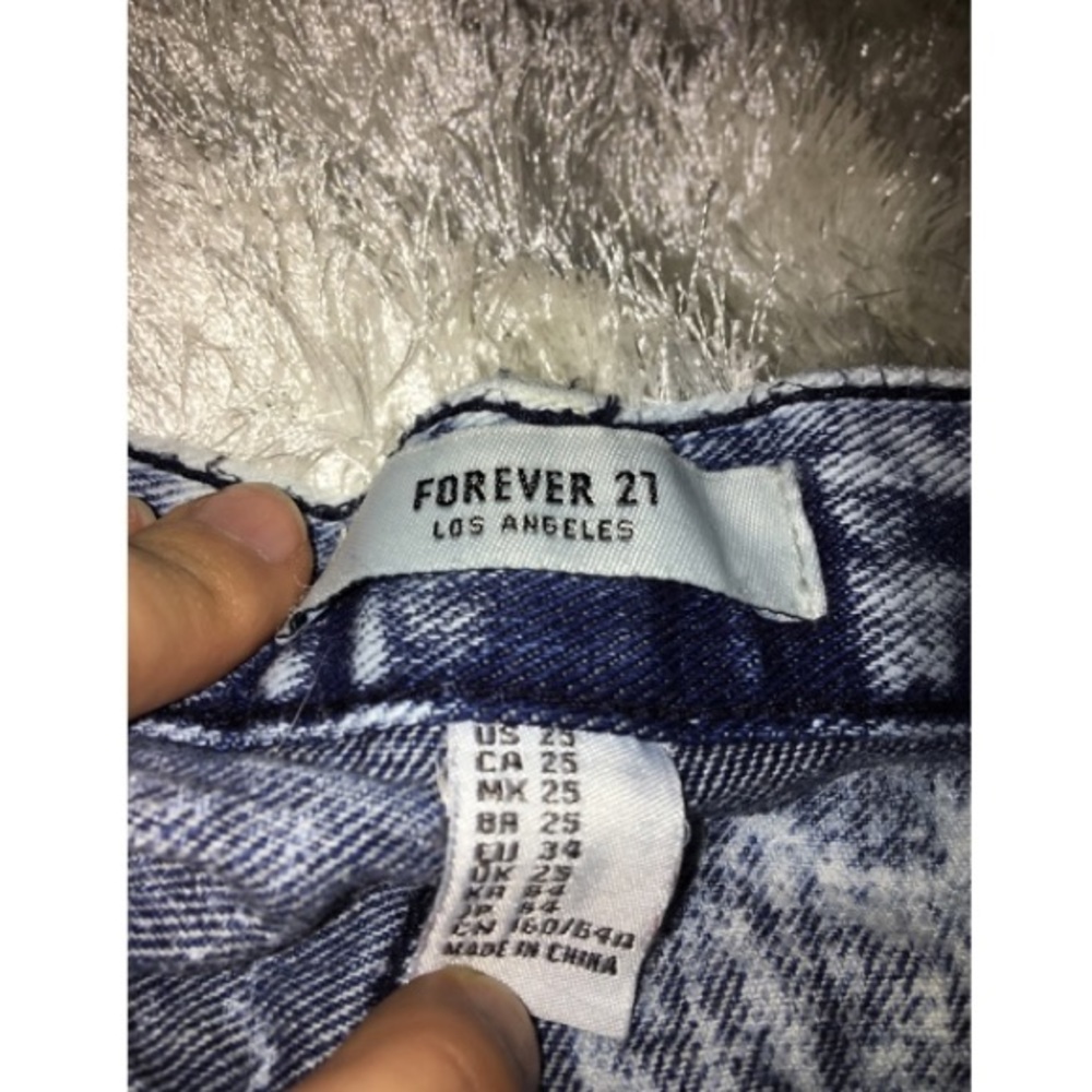 Shorts - Picture 3 of 3