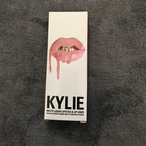 🔥Authentic🔥Kylie lipstick and lip liner