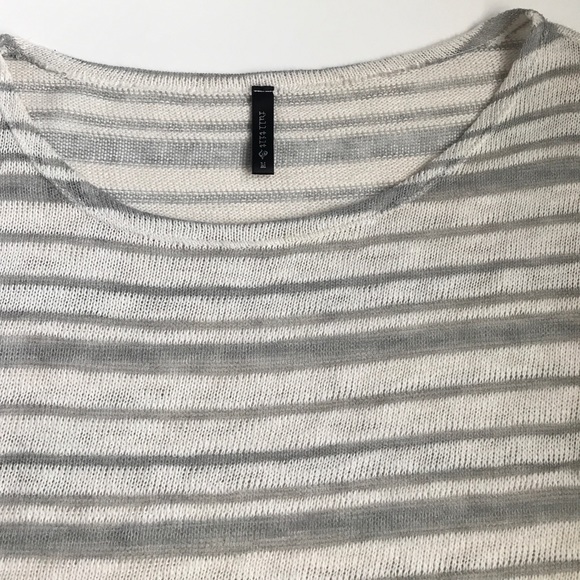 Basic white & grey high-low stripe tee - Picture 2 of 6