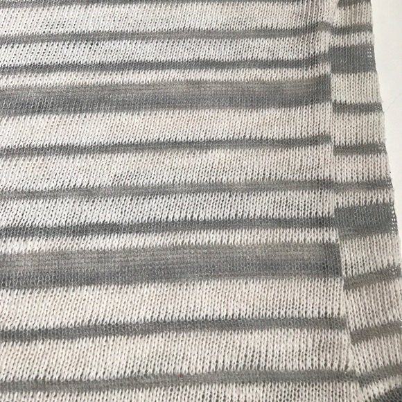Basic white & grey high-low stripe tee - Picture 3 of 6