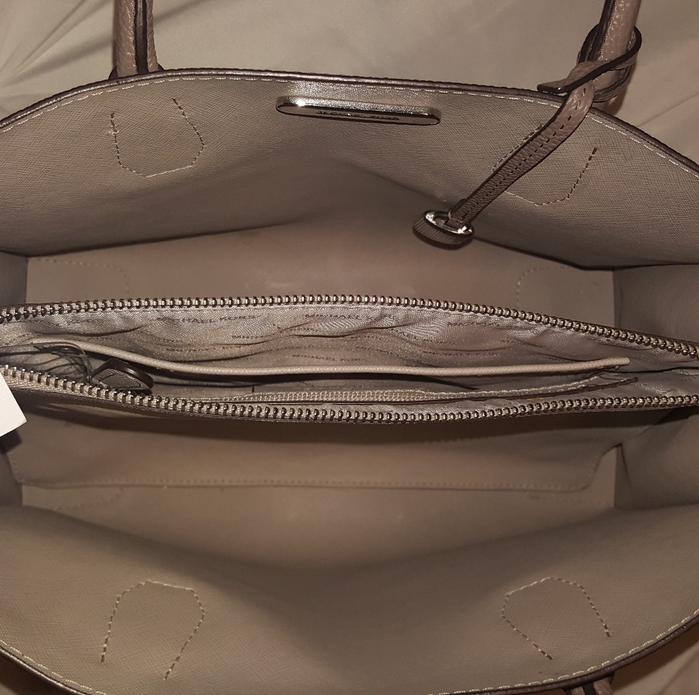 Handbag - Picture 2 of 3