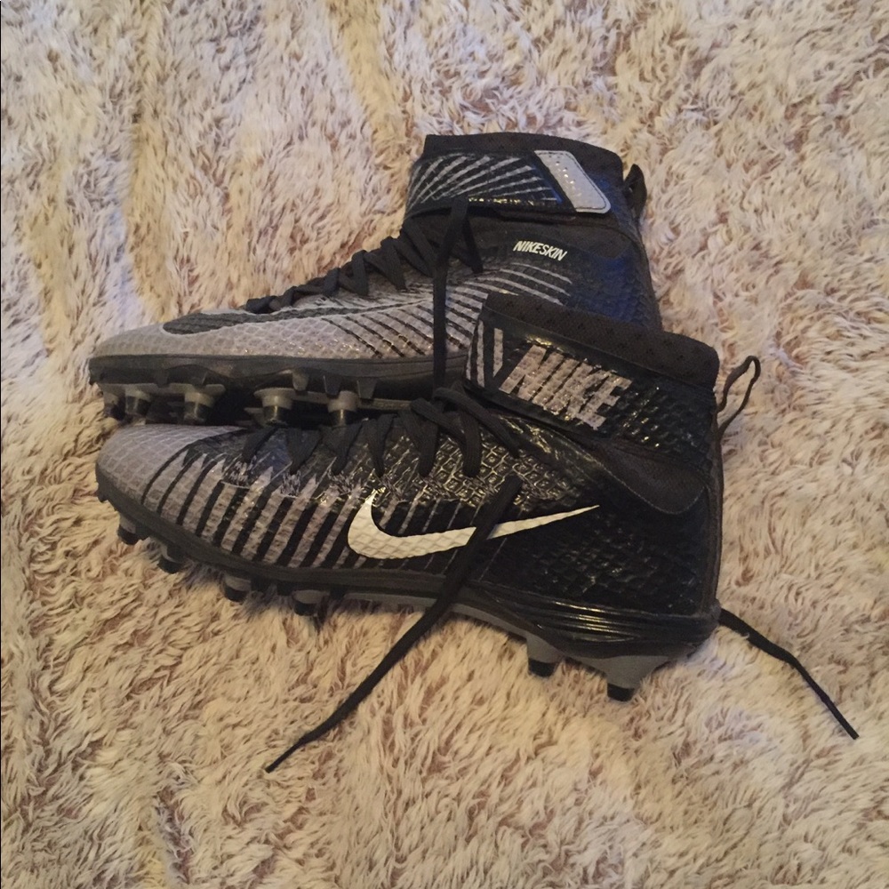 Nike Lunarbeast football cleats