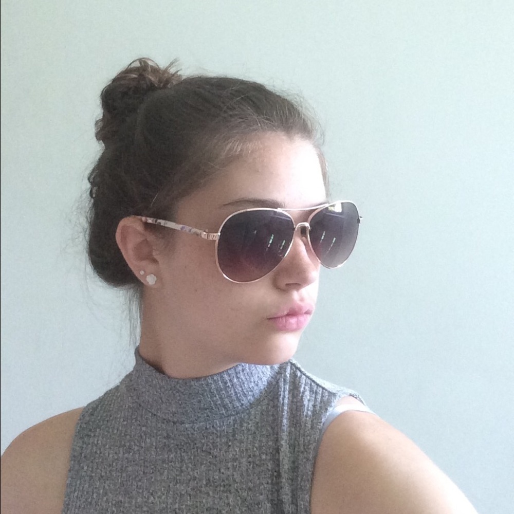 Meet your Posher, Danielle
