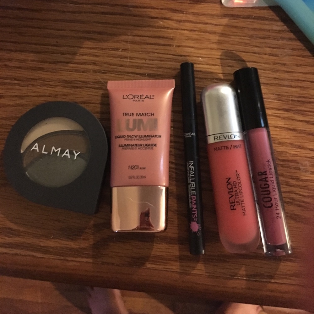 Makeup Bundle - Picture 2 of 2