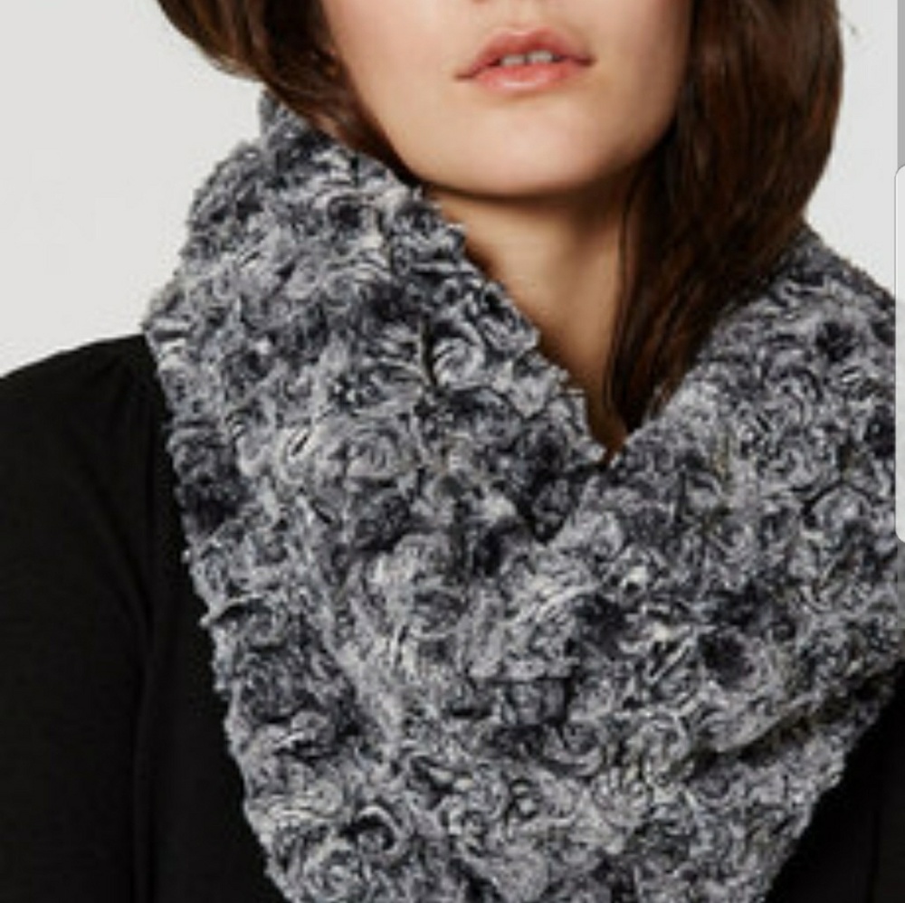 Rosette Faux Fur Scarf