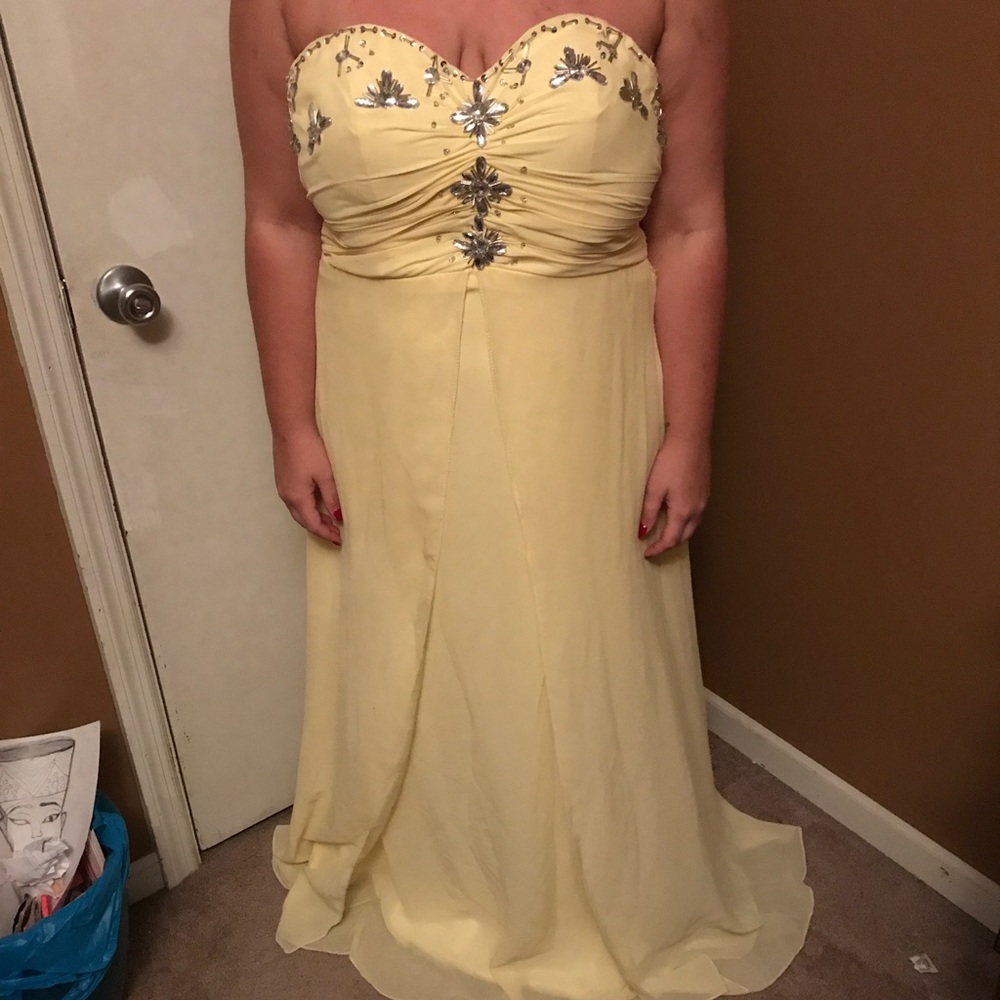 Prom dress!! Beautiful dress :)