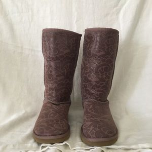 Mauve uggs size 6 women