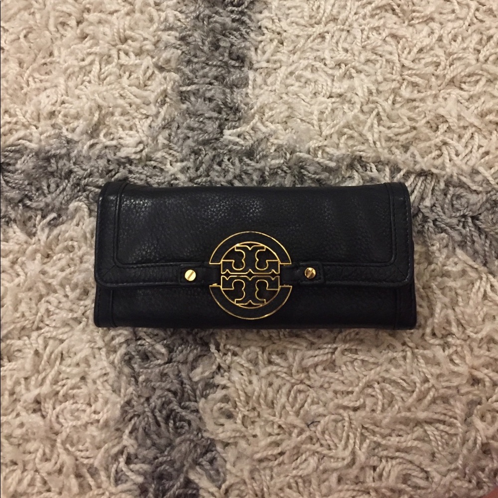 Tory Burch amanda envelope wallet