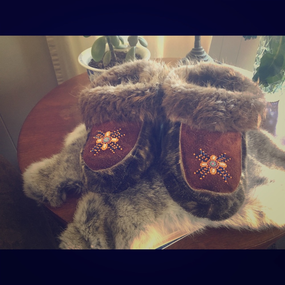 Vintage Eskimo Yupik moccasins