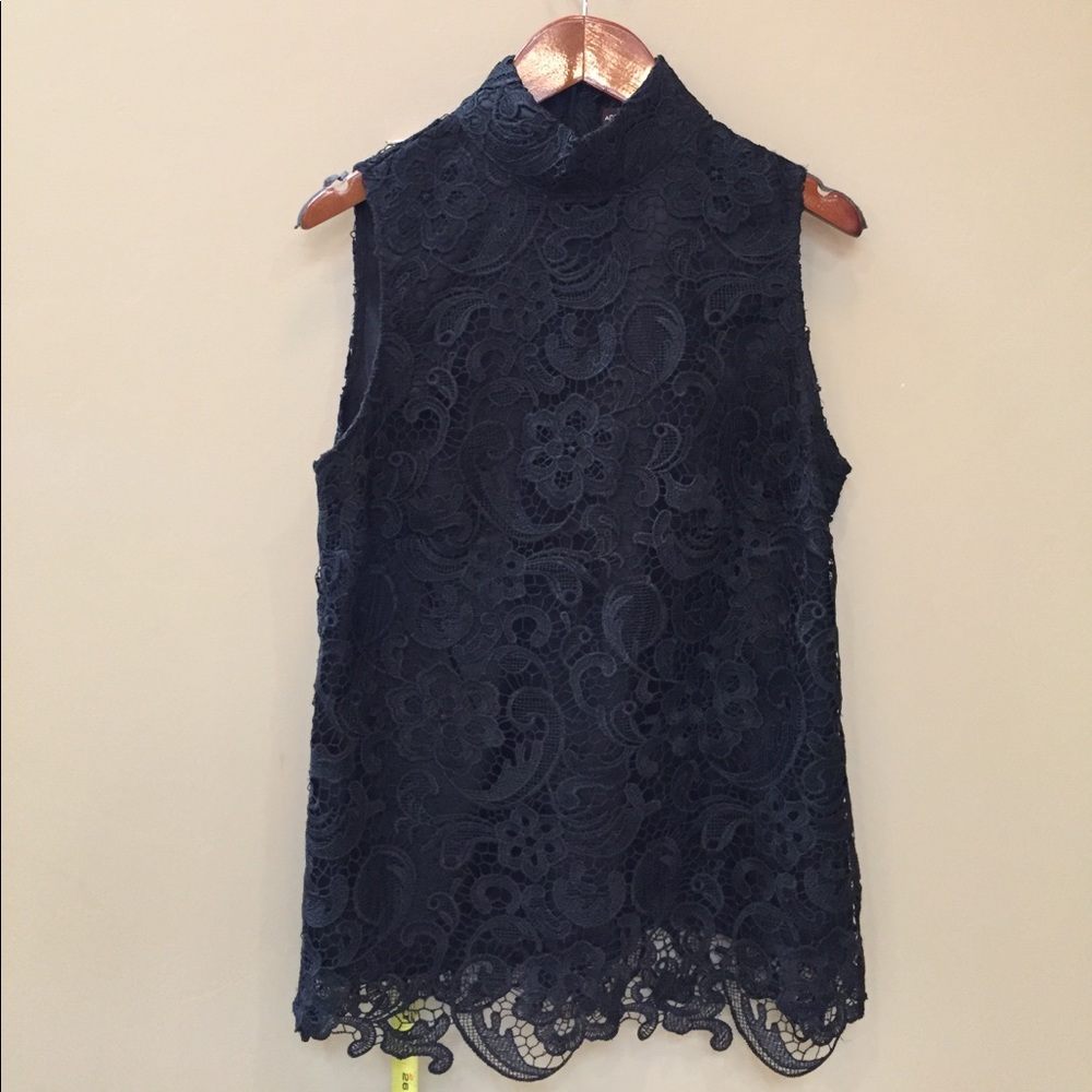 Gorgeous Black Adrienne Vittadini Top with Lace