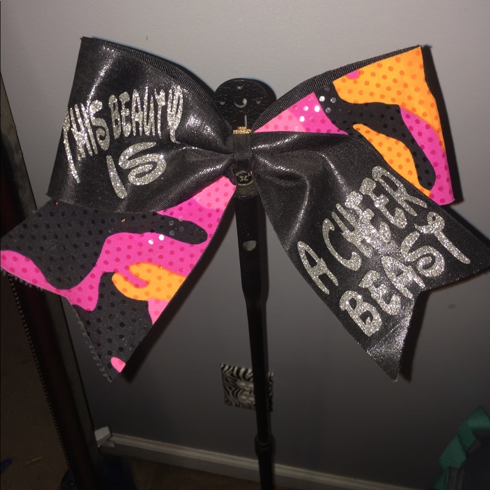 Cheer bow