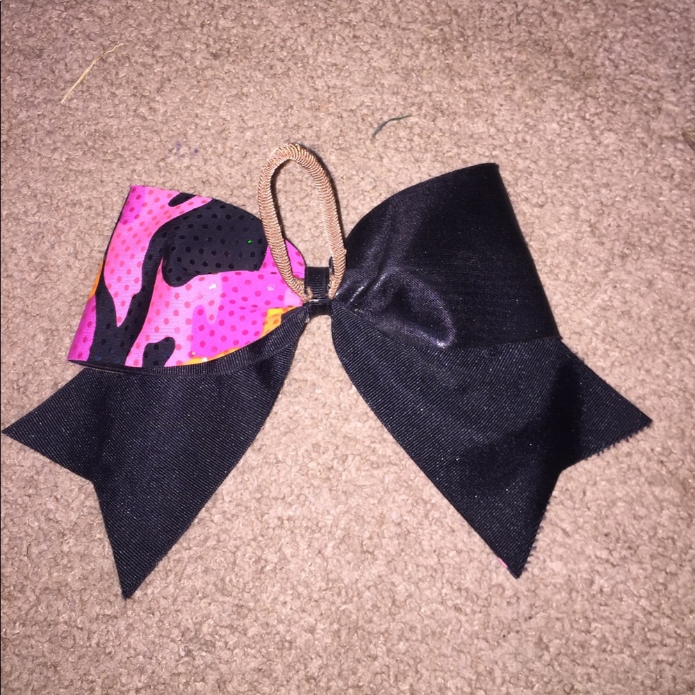 Cheer bow - Picture 2 of 3