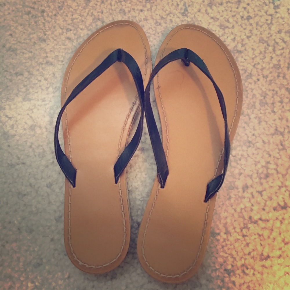 Size 7 women's flip flops