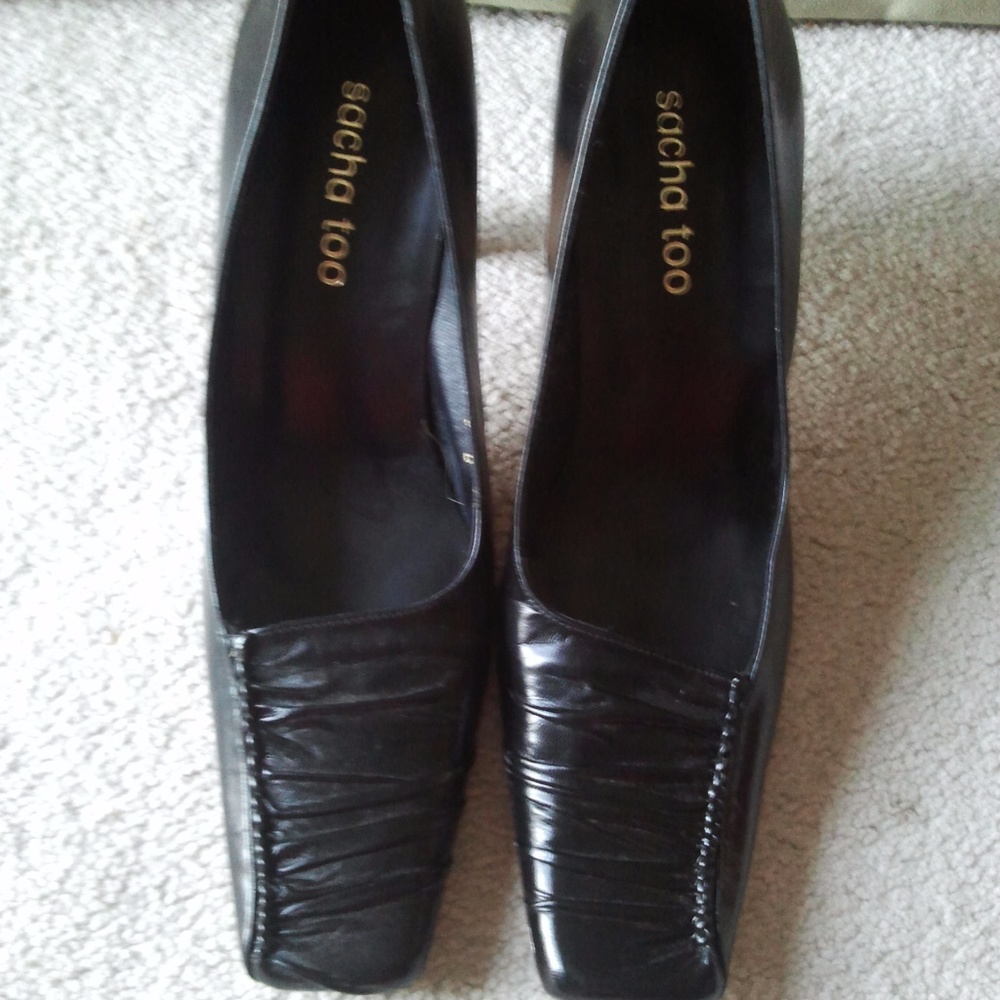 Sacha Too Leather Pumps