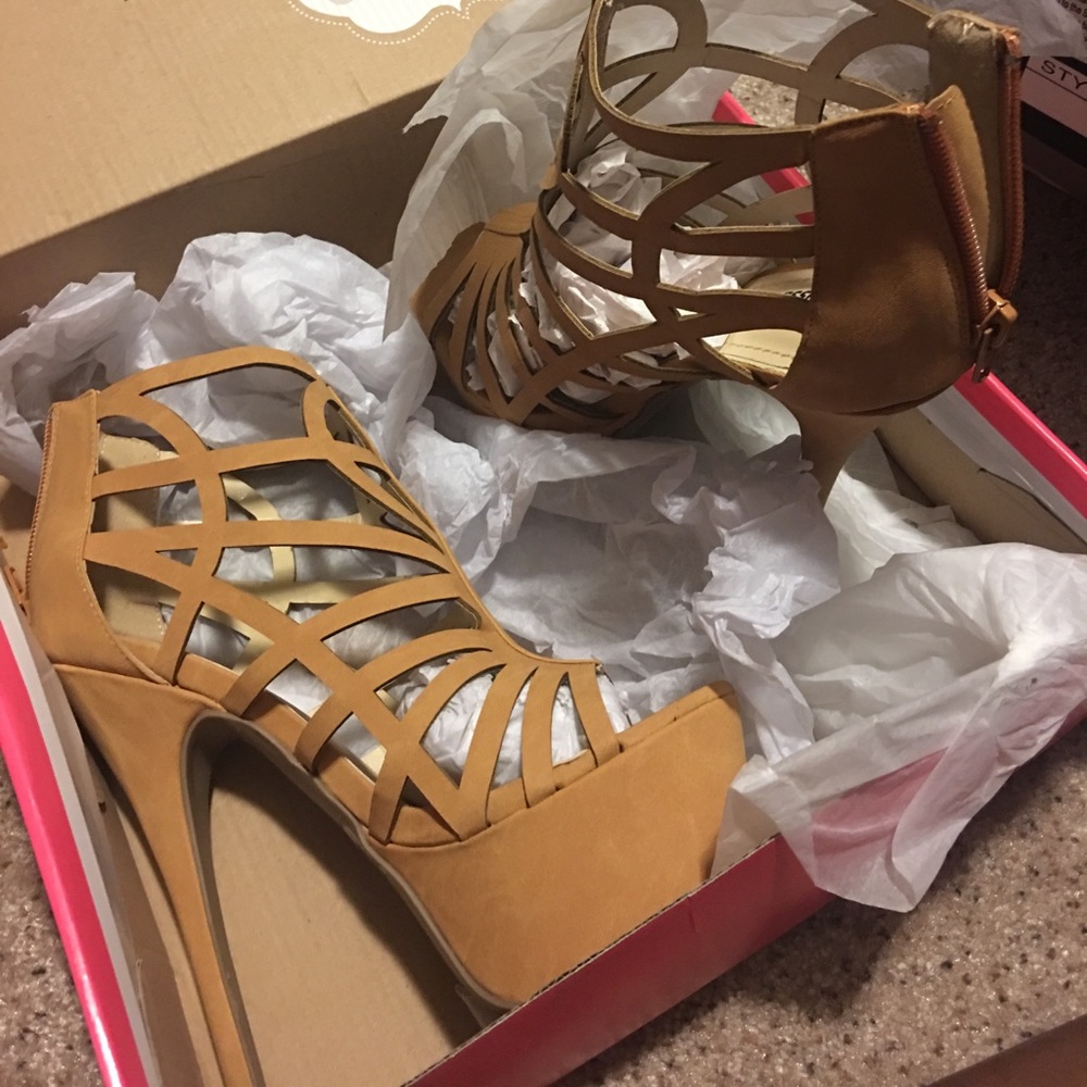 Tan 5.5 inch high heel
