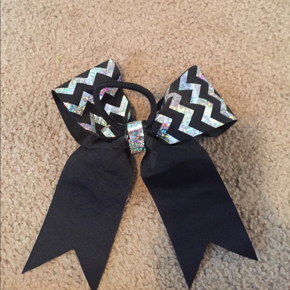 Cheer bow - Picture 2 of 2