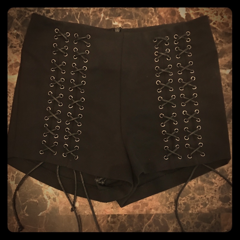 ✨Dollskill Black High Rise Leather Tie Up Shorts✨