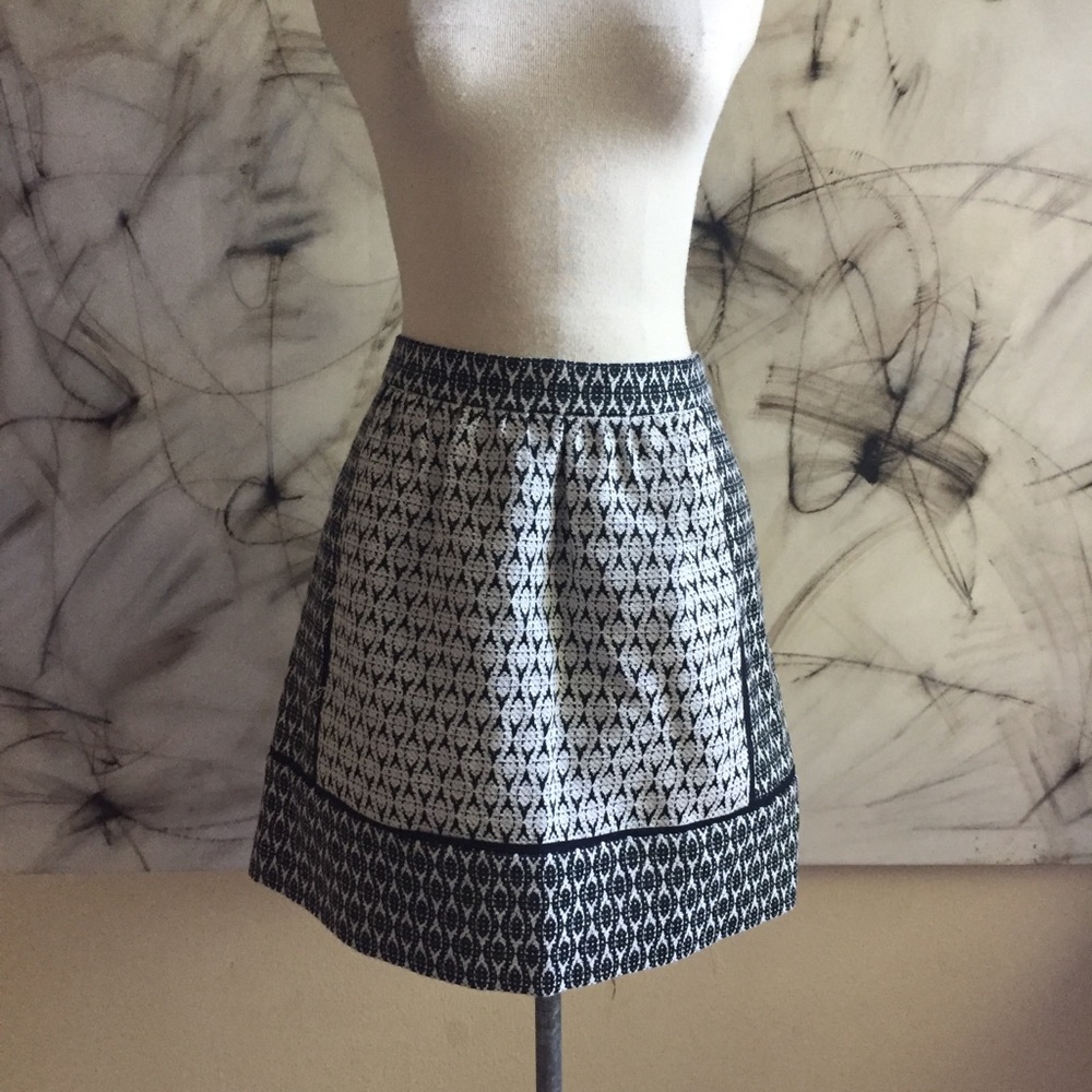J. Few Black and White Woven Mini Skirt