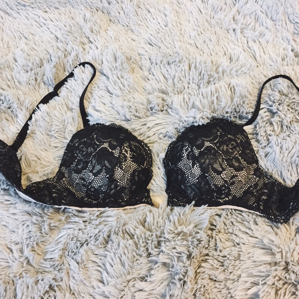 32B Victoria's Secret Lace Plunge Push-Up Bra