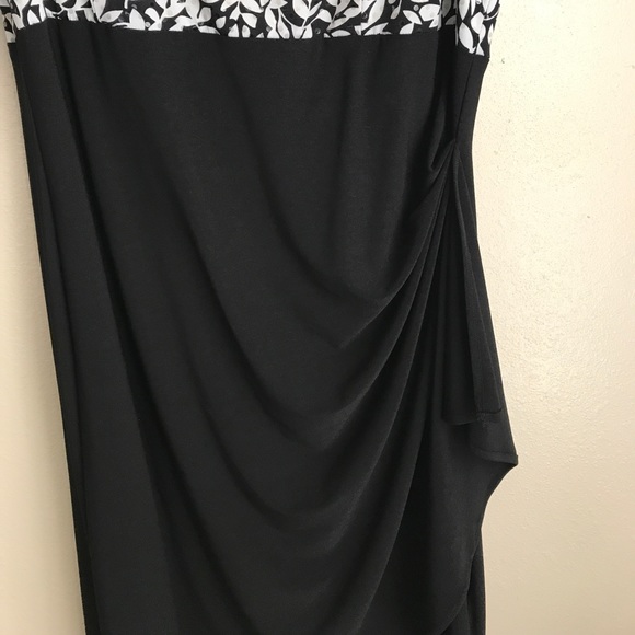 Black dress - Picture 3 of 3