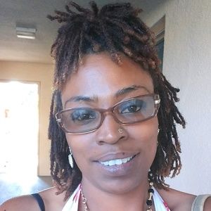 Meet your Posher, Monique