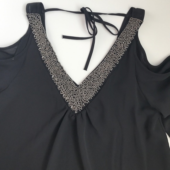 Black quarter- sleeve open shoulder & gold accent - Picture 3 of 6